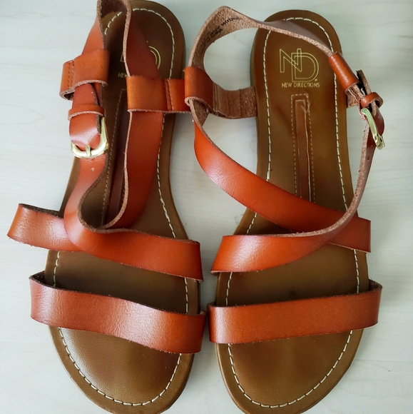 Beautiful Brown New Directions sandals - Picture 1 of 5